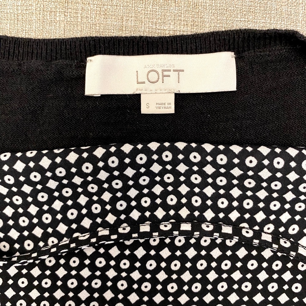 Loft sleeveless geometric pattern blouse - Picture 3 of 5